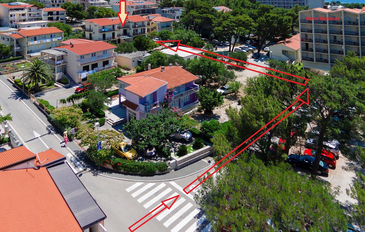 Turn right at Hotel Horizont